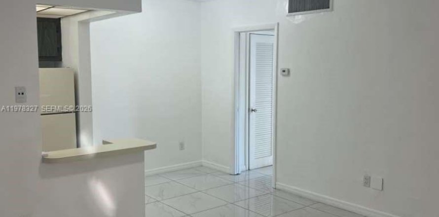 Condo in Miami, Florida, 1 bedroom  № 2042067