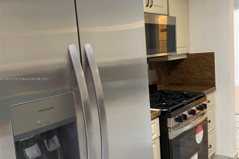 Touwnhouse à louer à Miami, Floride: 3 chambres, 130.06 m2 № 1882231 - photo 18