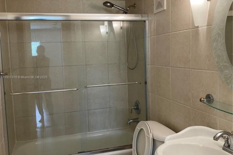 Touwnhouse à louer à Miami, Floride: 3 chambres, 130.06 m2 № 1882231 - photo 14