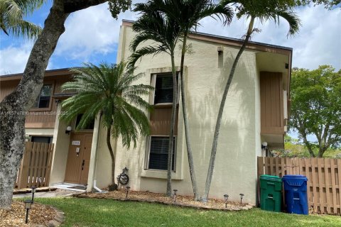 Touwnhouse à louer à Miami, Floride: 3 chambres, 130.06 m2 № 1882231 - photo 1