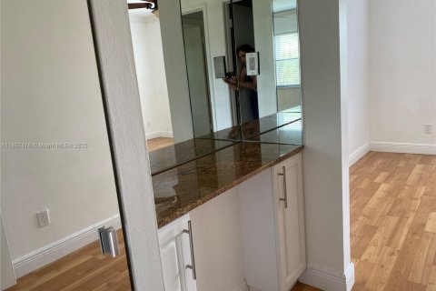 Touwnhouse à louer à Miami, Floride: 3 chambres, 130.06 m2 № 1882231 - photo 13