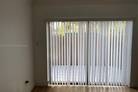 Touwnhouse à louer à Miami, Floride: 3 chambres, 130.06 m2 № 1882231 - photo 8