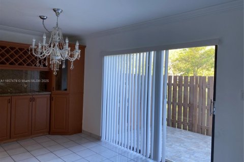 Touwnhouse à louer à Miami, Floride: 3 chambres, 130.06 m2 № 1882231 - photo 7