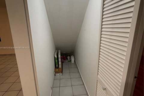 Touwnhouse à louer à Miami, Floride: 3 chambres, 130.06 m2 № 1882231 - photo 29