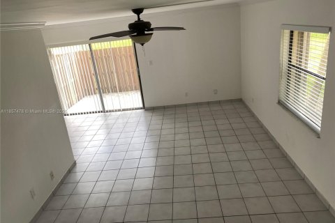 Touwnhouse à louer à Miami, Floride: 3 chambres, 130.06 m2 № 1882231 - photo 15