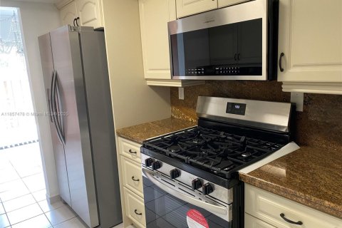 Touwnhouse à louer à Miami, Floride: 3 chambres, 130.06 m2 № 1882231 - photo 6