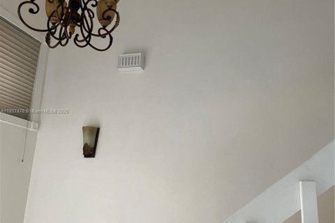 Touwnhouse à louer à Miami, Floride: 3 chambres, 130.06 m2 № 1882231 - photo 11