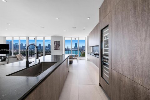 Copropriété à vendre à Miami, Floride: 2 chambres, 159.79 m2 № 1987756 - photo 15