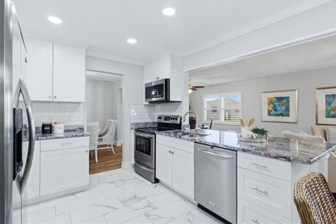 Villa ou maison à vendre à Pinellas Park, Floride: 3 chambres, 181.72 m2 № 2302931 - photo 12