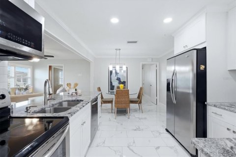 Villa ou maison à vendre à Pinellas Park, Floride: 3 chambres, 181.72 m2 № 2302931 - photo 11