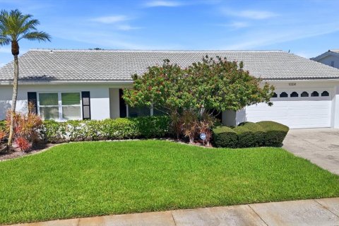 House in Pinellas Park, Florida 3 bedrooms, 181.72 sq.m. № 2302931