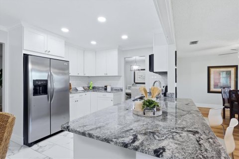 Villa ou maison à vendre à Pinellas Park, Floride: 3 chambres, 181.72 m2 № 2302931 - photo 13
