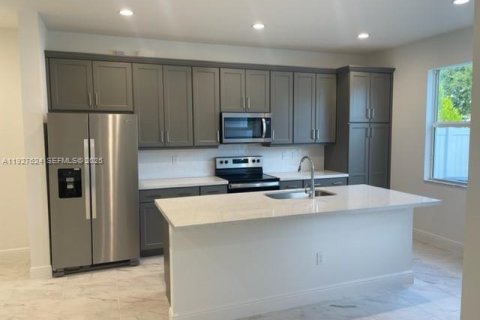 Touwnhouse à louer à Deerfield Beach, Floride: 3 chambres, 175.59 m2 № 1986744 - photo 3