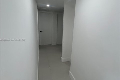 Villa ou maison à vendre à Miami, Floride: 3 chambres, 90.58 m2 № 2067878 - photo 21