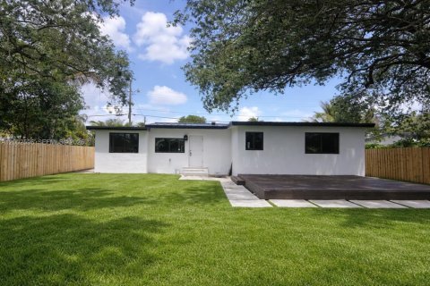 Villa ou maison à vendre à Miami, Floride: 3 chambres, 90.58 m2 № 2067878 - photo 2
