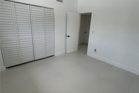 Villa ou maison à vendre à Miami, Floride: 3 chambres, 90.58 m2 № 2067878 - photo 6