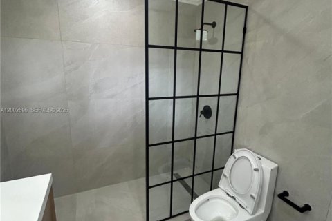 Villa ou maison à vendre à Miami, Floride: 3 chambres, 90.58 m2 № 2067878 - photo 11