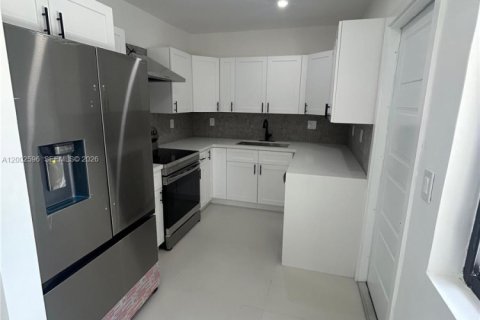 Villa ou maison à vendre à Miami, Floride: 3 chambres, 90.58 m2 № 2067878 - photo 4
