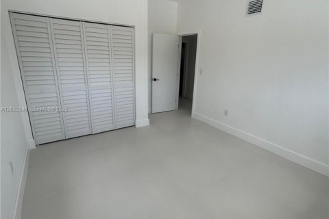 Villa ou maison à vendre à Miami, Floride: 3 chambres, 90.58 m2 № 2067878 - photo 19