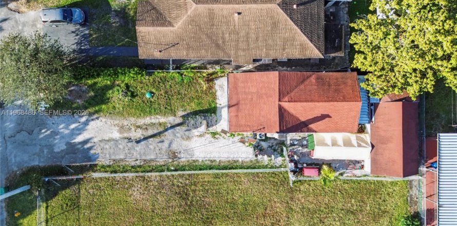 Immobilier commercial à Miami, Floride 118.73 m2 № 2031582