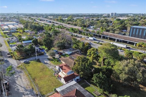 Immobilier commercial à vendre à Miami, Floride: 118.73 m2 № 2031582 - photo 3