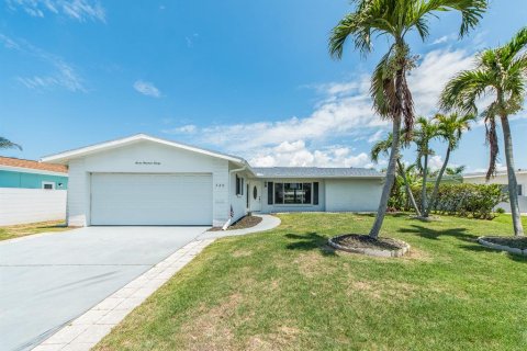 House in Treasure Island, Florida 3 bedrooms, 183.57 sq.m. № 2201259