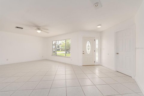 House in Treasure Island, Florida 3 bedrooms, 183.57 sq.m. № 2201259 - photo 5