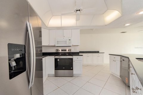 House in Treasure Island, Florida 3 bedrooms, 183.57 sq.m. № 2201259 - photo 10