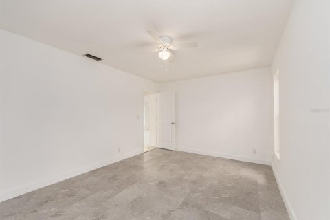 House in Treasure Island, Florida 3 bedrooms, 183.57 sq.m. № 2201259 - photo 19