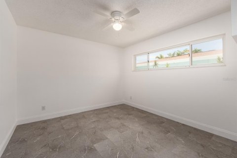 House in Treasure Island, Florida 3 bedrooms, 183.57 sq.m. № 2201259 - photo 29