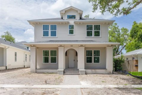House in Saint Petersburg, Florida 5 bedrooms, 284.93 sq.m. № 2157205 - photo 2