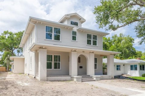 House in Saint Petersburg, Florida 5 bedrooms, 284.93 sq.m. № 2157205 - photo 4