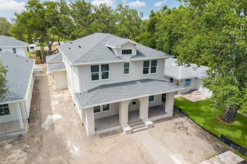 House in Saint Petersburg, Florida 5 bedrooms, 284.93 sq.m. № 2157205 - photo 5