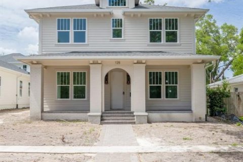 House in Saint Petersburg, Florida 5 bedrooms, 284.93 sq.m. № 2157205 - photo 6