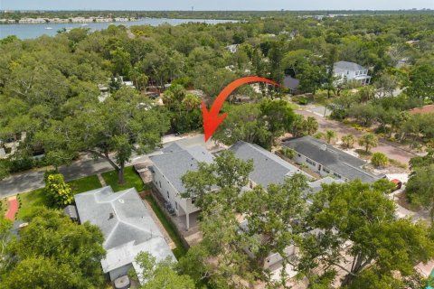 House in Saint Petersburg, Florida 5 bedrooms, 284.93 sq.m. № 2157205 - photo 16