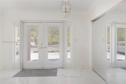 House in Plantation, Florida 3 bedrooms, 257.53 sq.m. № 2065402 - photo 9