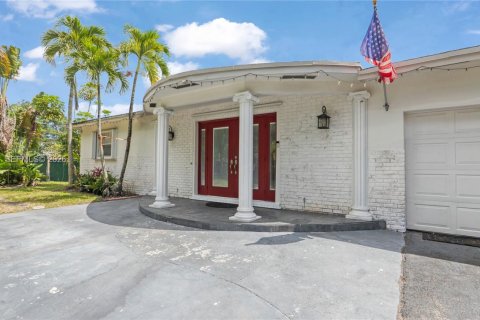 House in Plantation, Florida 3 bedrooms, 257.53 sq.m. № 2065402 - photo 8