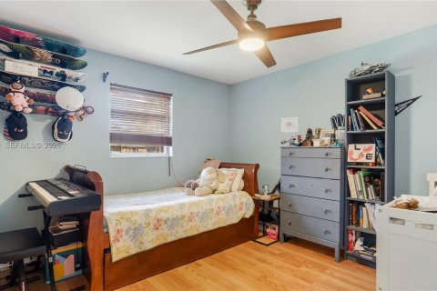 House in Plantation, Florida 3 bedrooms, 257.53 sq.m. № 2065402 - photo 17