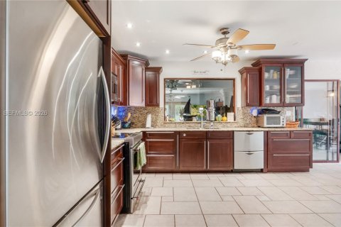 House in Plantation, Florida 3 bedrooms, 257.53 sq.m. № 2065402 - photo 25