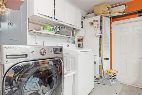 House in Plantation, Florida 3 bedrooms, 257.53 sq.m. № 2065402 - photo 29