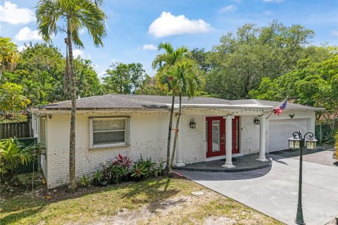 House in Plantation, Florida 3 bedrooms, 257.53 sq.m. № 2065402 - photo 5