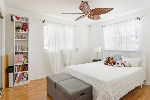 House in Plantation, Florida 3 bedrooms, 257.53 sq.m. № 2065402 - photo 13