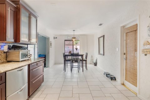 House in Plantation, Florida 3 bedrooms, 257.53 sq.m. № 2065402 - photo 26