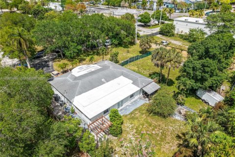 House in Plantation, Florida 3 bedrooms, 257.53 sq.m. № 2065402 - photo 4