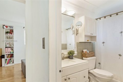 House in Plantation, Florida 3 bedrooms, 257.53 sq.m. № 2065402 - photo 16