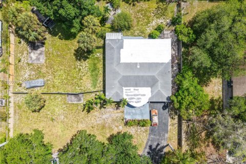 House in Plantation, Florida 3 bedrooms, 257.53 sq.m. № 2065402 - photo 2