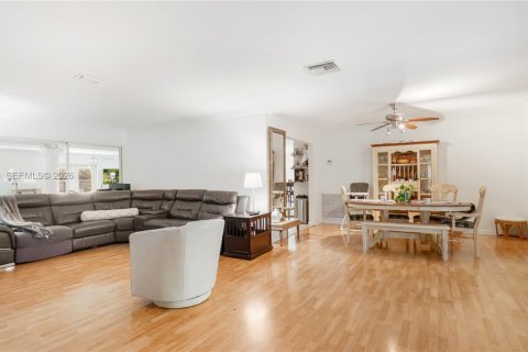 House in Plantation, Florida 3 bedrooms, 257.53 sq.m. № 2065402 - photo 19