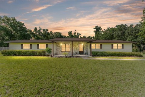House in Gainesville, Florida 3 bedrooms, 225.75 sq.m. № 1815280 - photo 1