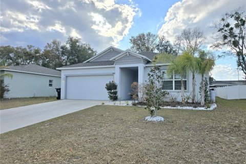 House in Winter Haven, Florida 4 bedrooms, 174.28 sq.m. № 2419896 - photo 2