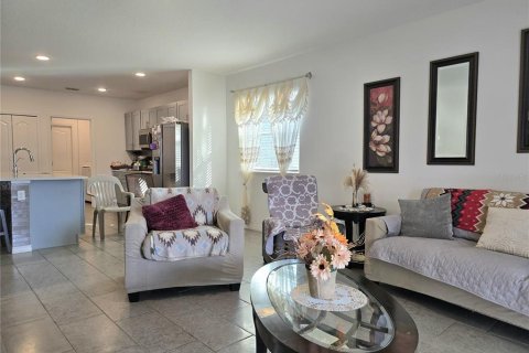 House in Winter Haven, Florida 4 bedrooms, 174.28 sq.m. № 2419896 - photo 11